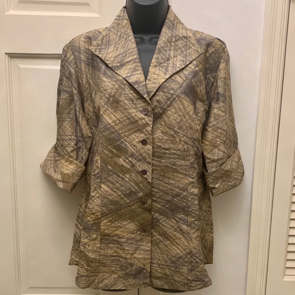 KAY CHAPMAN! (Art in design) 100% silk blouse.